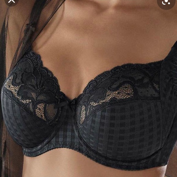 Elegant Black Lace Bra - Picture 1 of 6